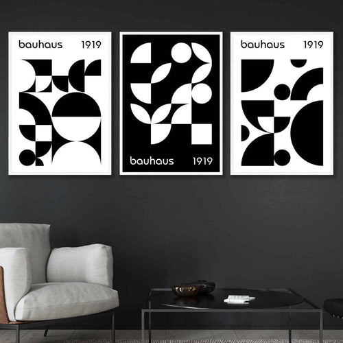Grafiske, geometriske svart-hvitt-trykk i Bauhaus-stil, 3 innrammede kunsttrykk