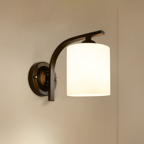 Sylinderisk Hvit Glass Vegglampe Vintage 1 Hode Korridor Vegglys med Buet Arm i Svart | Skanto