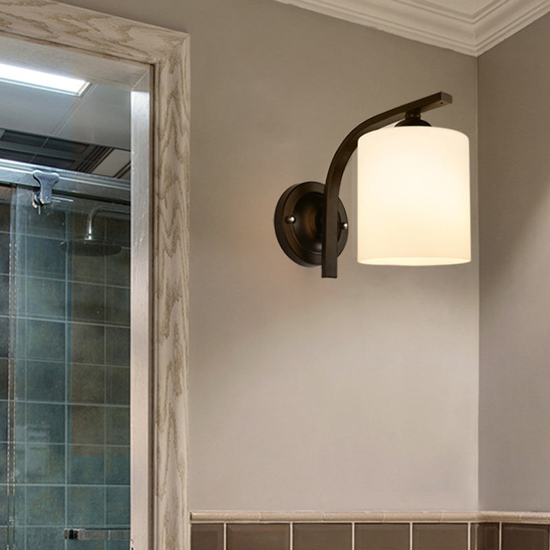Sylinderisk Hvit Glass Vegglampe Vintage 1 Hode Korridor Vegglys med Buet Arm i Svart | Skanto