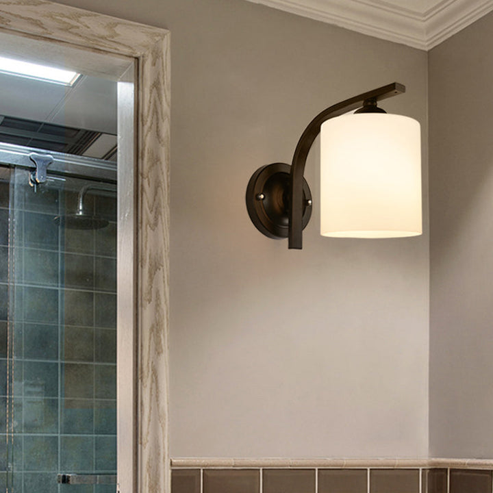 Sylinderisk Hvit Glass Vegglampe Vintage 1 Hode Korridor Vegglys med Buet Arm i Svart | Skanto