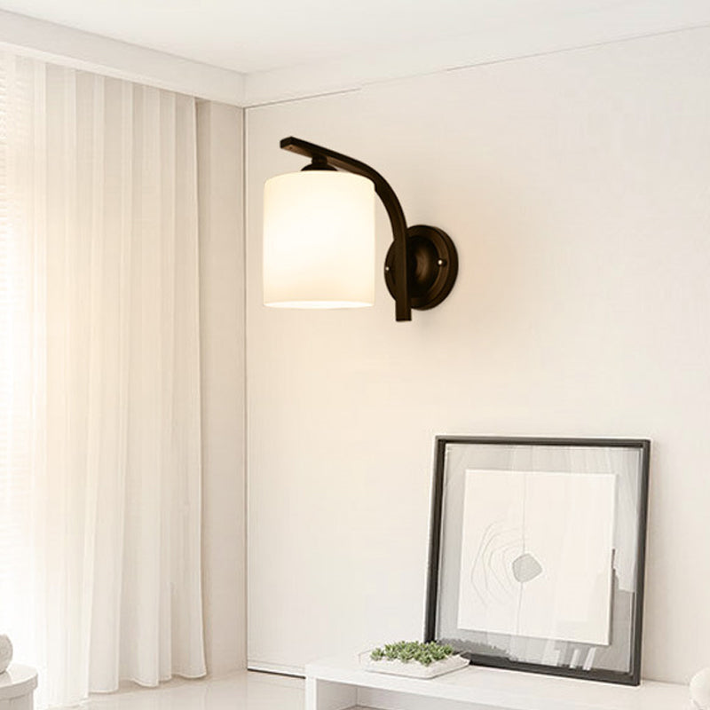 Sylinderisk Hvit Glass Vegglampe Vintage 1 Hode Korridor Vegglys med Buet Arm i Svart | Skanto