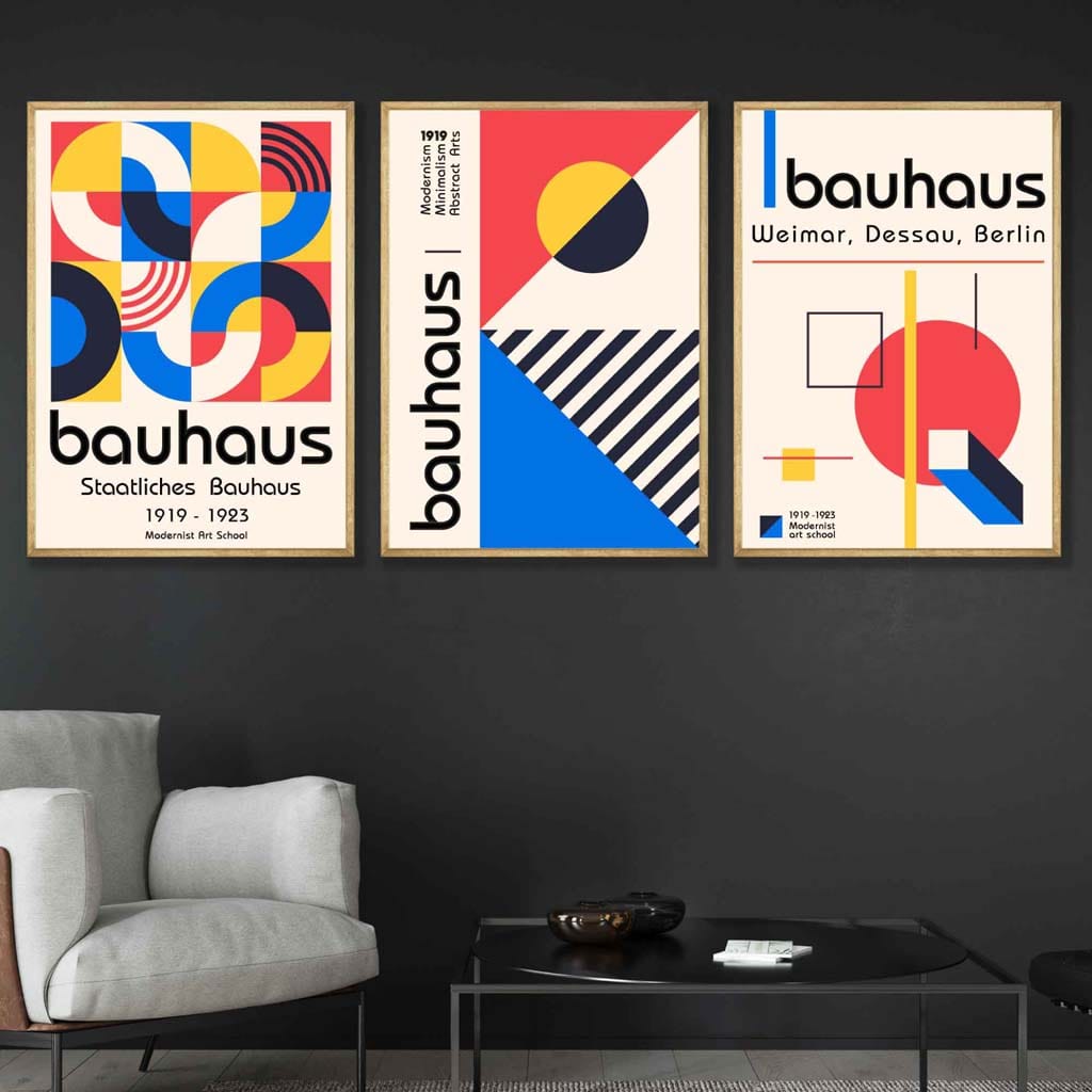 Bauhaus-stil, rød, blå og gul, geometrisk sett med 3 veggkunstverk