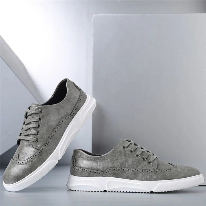 Brogue-sneakers i skinn med gummisåle