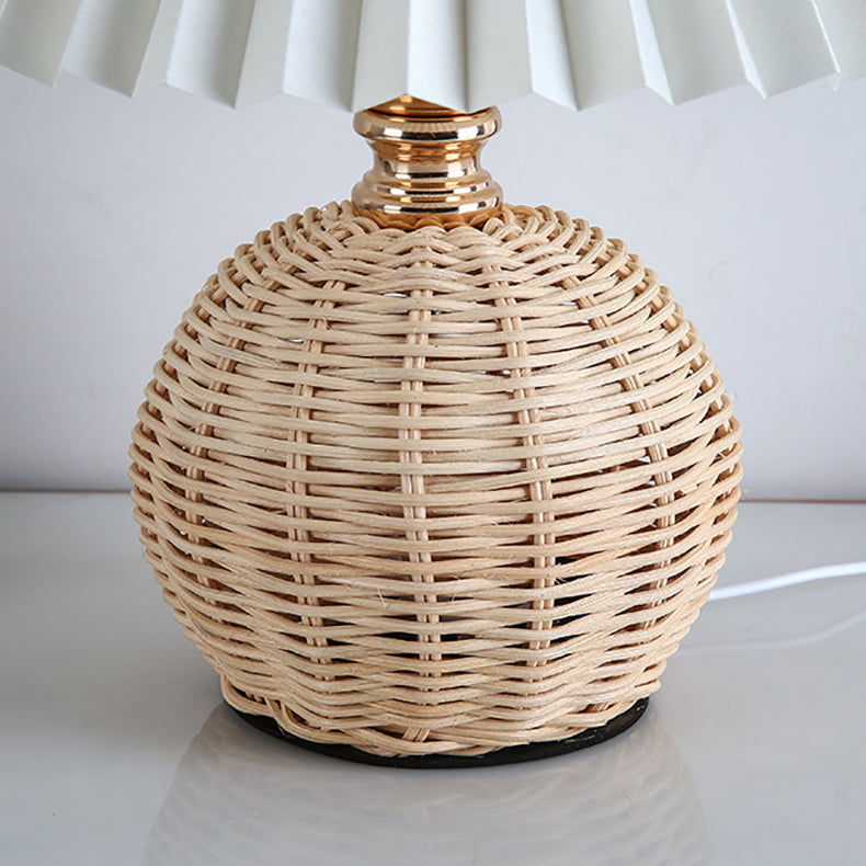 Skanto | RattaLume Nordic LED Bordlampe | Vevd Rattan & Foldbar Stoffskjerm | Stemningslys | Dekor for Soverommet