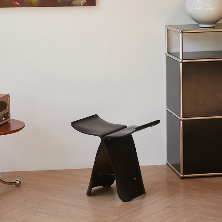 Skanto | Elegant Butterfly Stool – Tidøst Design for Stue og Inngang