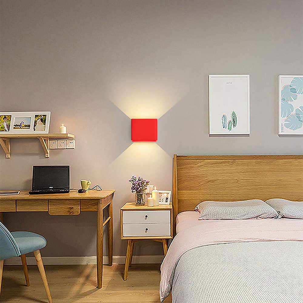 LumiBox – Firkantet LED-vegglampe | Modern design i ack, hvit og grønn for soverom og stue