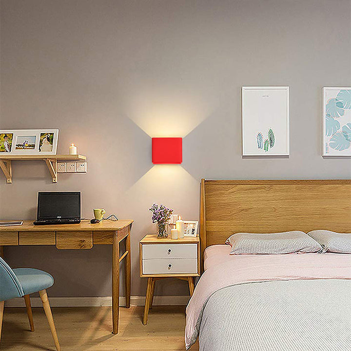 LumiBox – Firkantet LED-vegglampe | Modern design i ack, hvit og grønn for soverom og stue