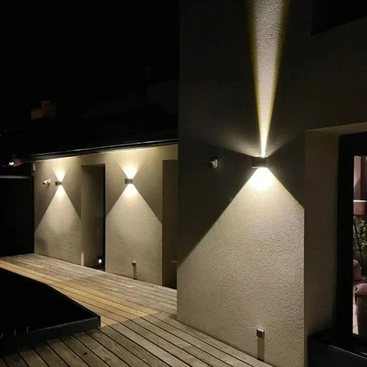 Moderne Wandleuchte fra schwarzem aluminium