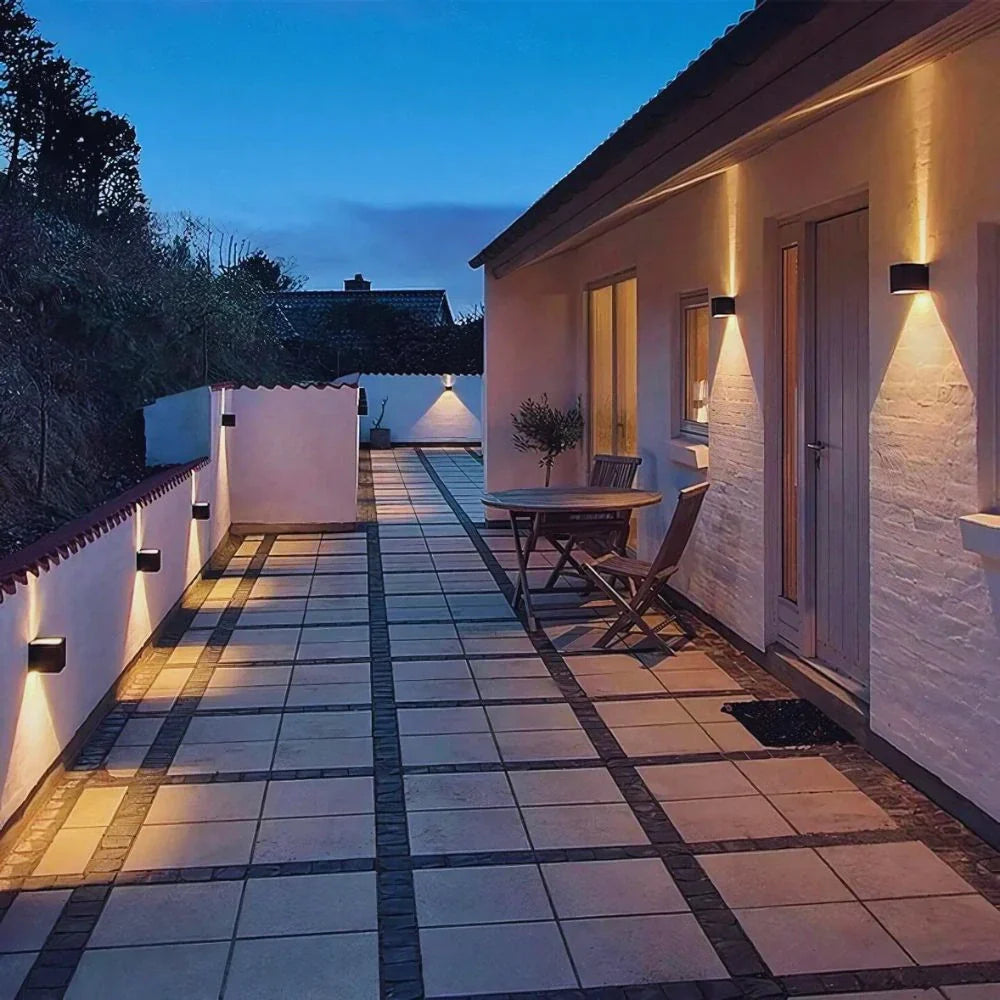 Skanto | Moderne svart aluminium vegglampe