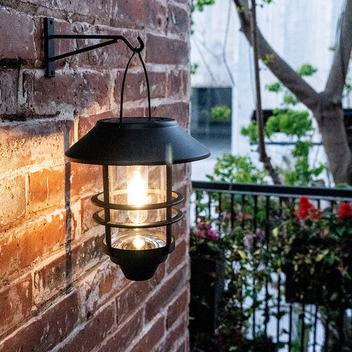 Moderne, retroinspirert, vanntett vegglampe laget av aluminium og glass med solcellefunksjon, sylindrisk, med én flamme, for oppheng på veggen til terrassen.