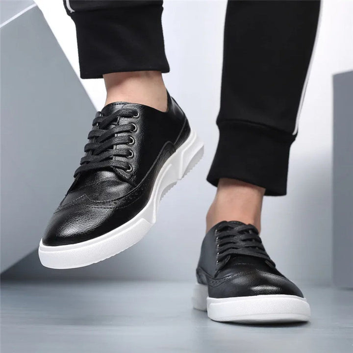 Brogue-sneakers i skinn med gummisåle