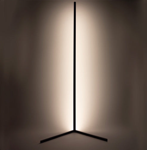 Skanto | Hjørnegulvlampe | Elegant LED-belysning | Svart/Hvit, 142cm