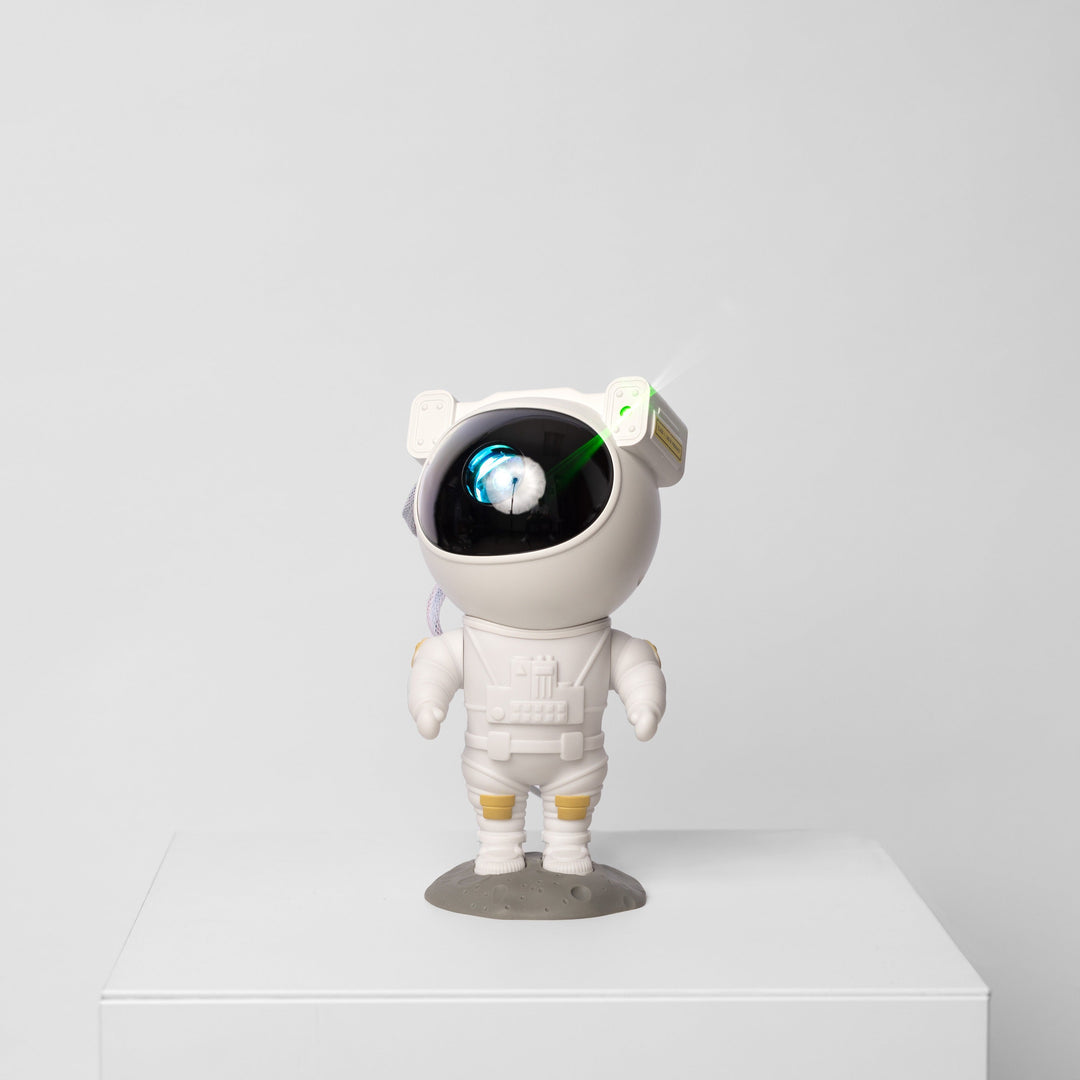 Stjernedryss-LED-projektor – Astronautlampe med 360° roterbart hode og fjernkontroll for soverom og stue