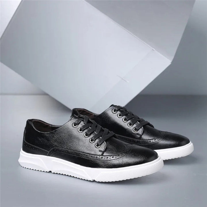 Brogue-sneakers i skinn med gummisåle