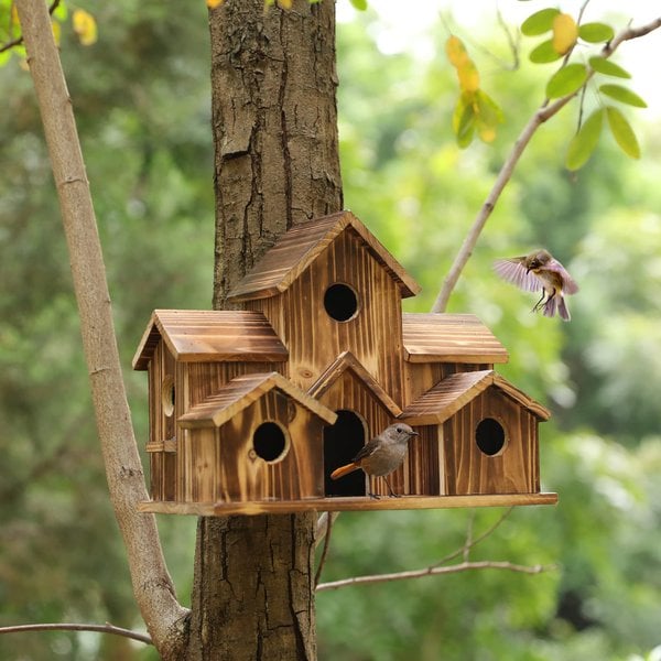 NatureNest – Stilig Håndlaget Tre Fuglehus Skanto