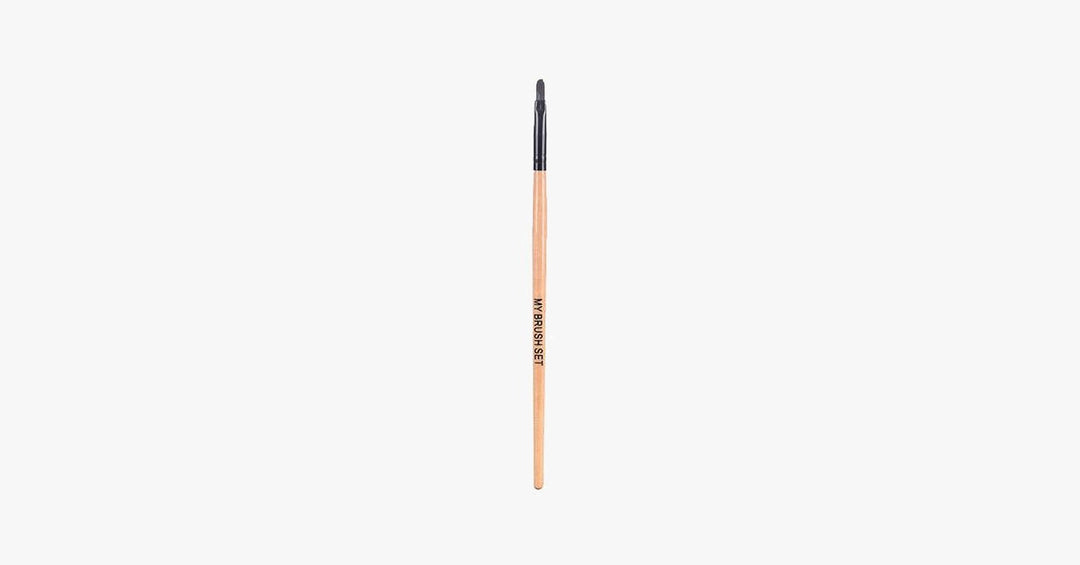 Skanto | Øyenbrynspensel – Oppnå en skarp eyeliner hver gang for et dramatisk utseende!
