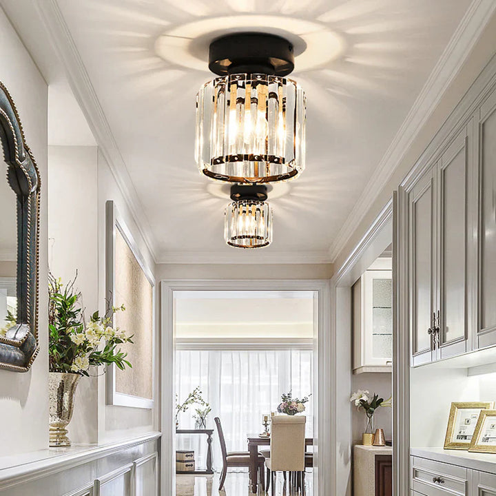 Skanto | Moderne Krystal Taklampe med Gull- og Svart Detaljer – Stilfull Belysning for Hjemmet Ditt