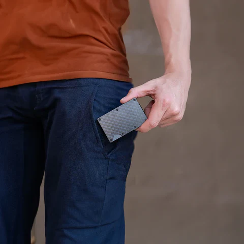 Skanto | RFID-blokkerende herre lommebok i karbonfiber metal
