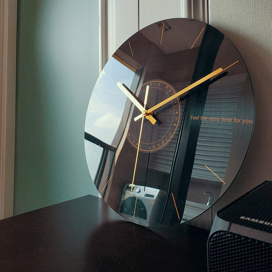 Norvo | Elegant veggklokke i glass