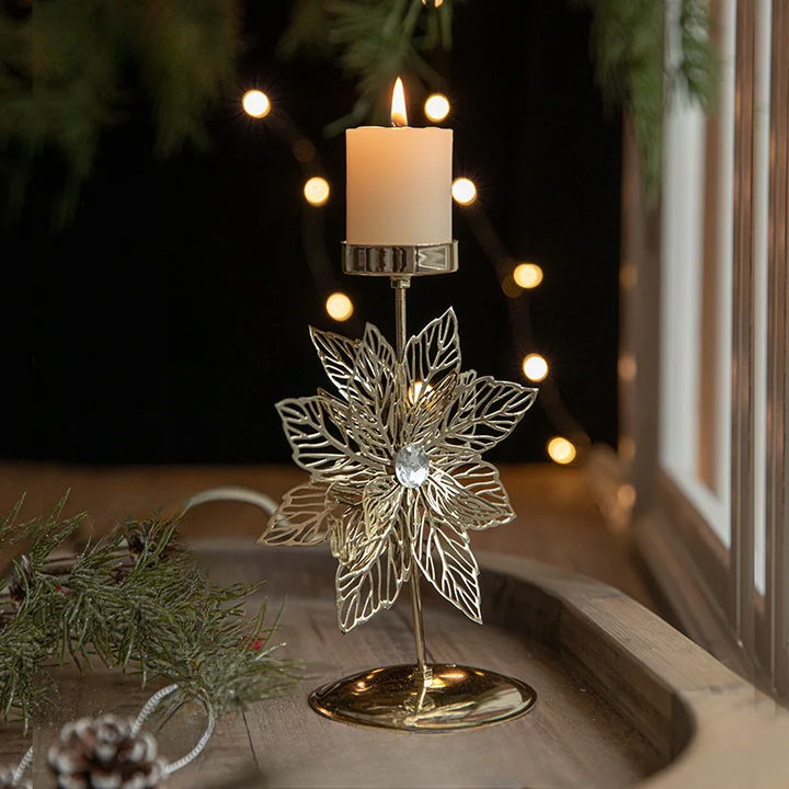 Julelysestaker - Stjerne- og juletredesign for festlig dekorasjon | Skanto