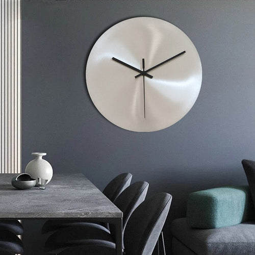 TijdStaal Veggklok – Moderne Rustfritt Stål Klokke med Elegant Design og Store Tall | Skanto