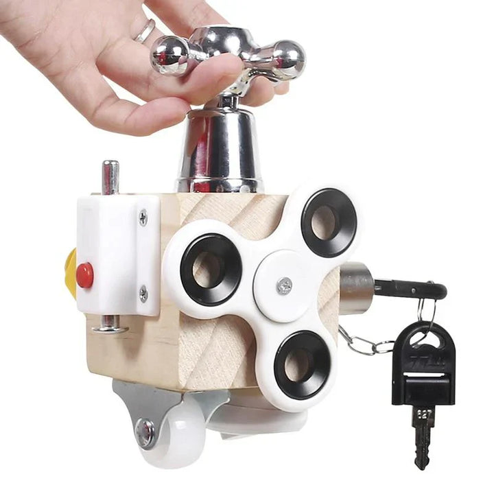 Skanto | WoodenJoy | Aktivitets kube for motoriske ferdigheter