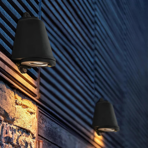 Elegant utendørs aluminium vegglampe | Skanto