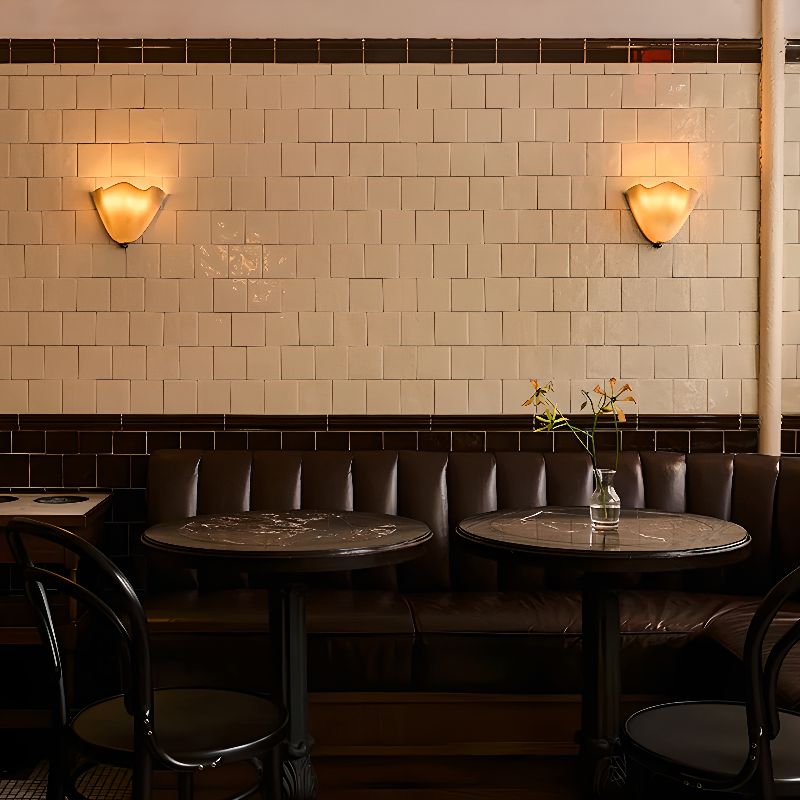 Norvo | Retro Vegglampe av Farget Glass i Skjørtformet Skallmønster