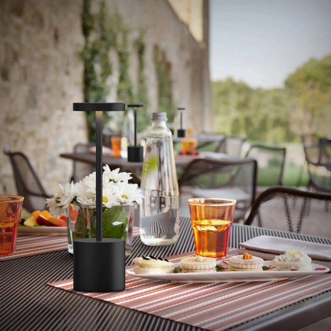 NoirElegance - Moderne Svart LED Bordlampe Skanto