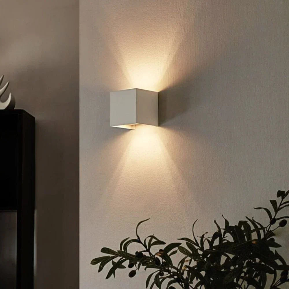 Moderne Wandleuchte fra schwarzem aluminium