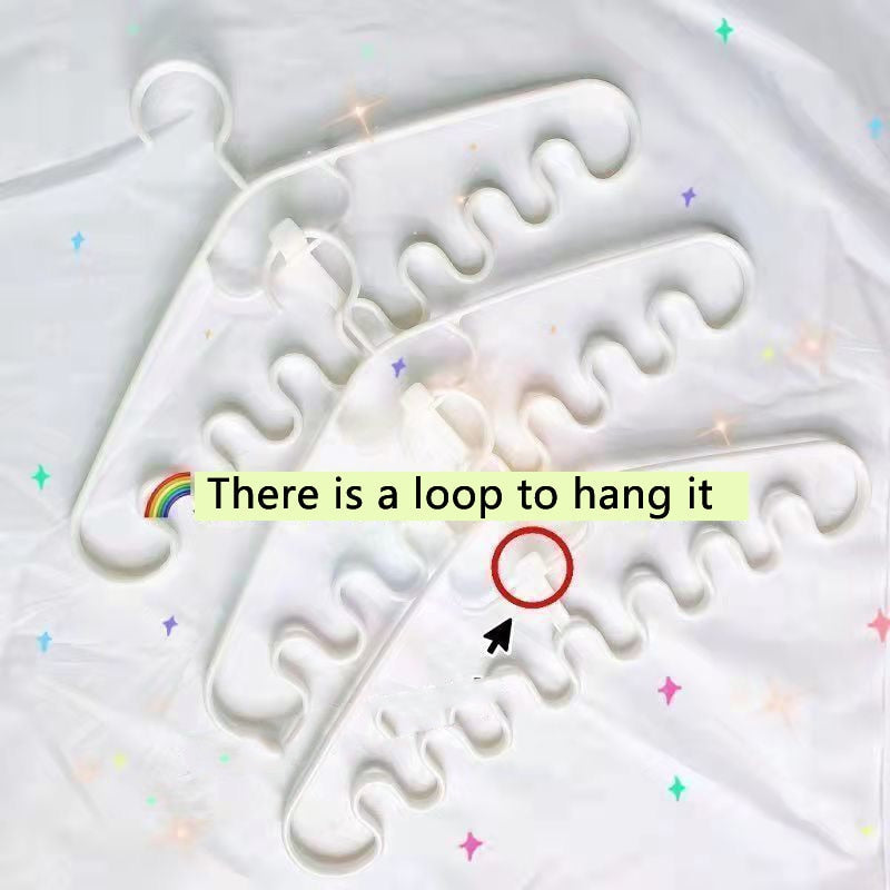 Japanese Space-Saving Wavy Clothes Hanger | Skanto