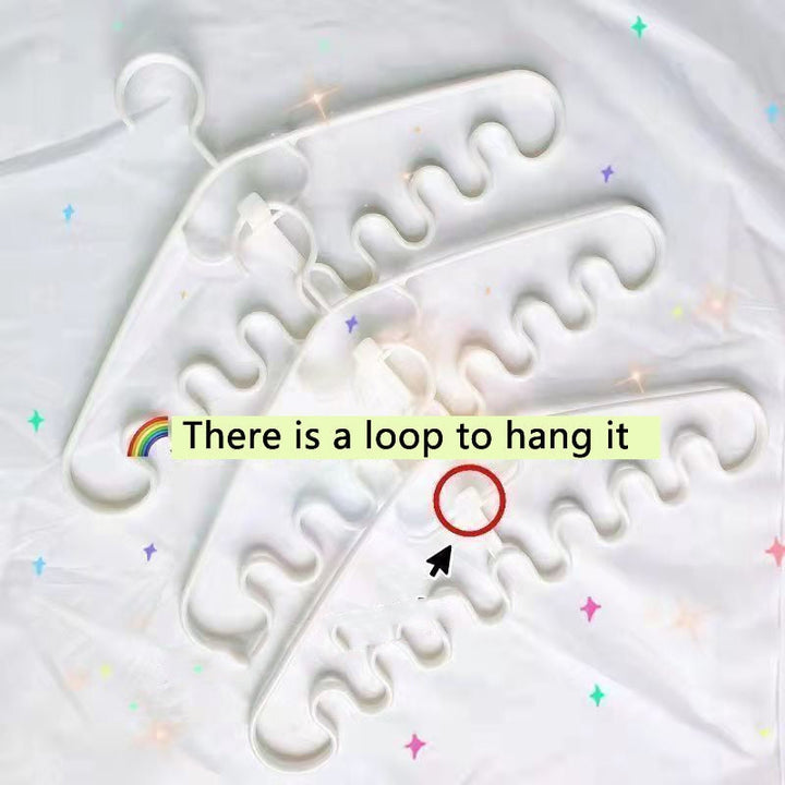 Japanese Space-Saving Wavy Clothes Hanger | Skanto