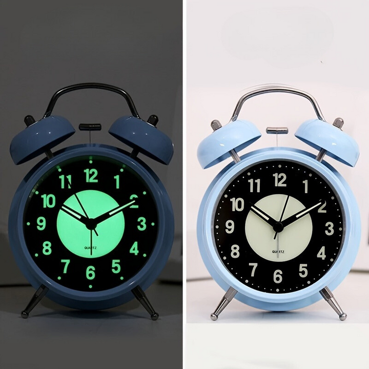Skanto | LuminousTime - Elegant Metall Vekkerklokke med Mild Belysning for Fredfulle Morgen- og Kvelder