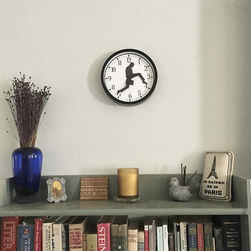 Skanto | Ministry of Stupid Walks Clock