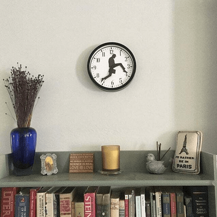 Skanto | Ministry of Stupid Walks Clock