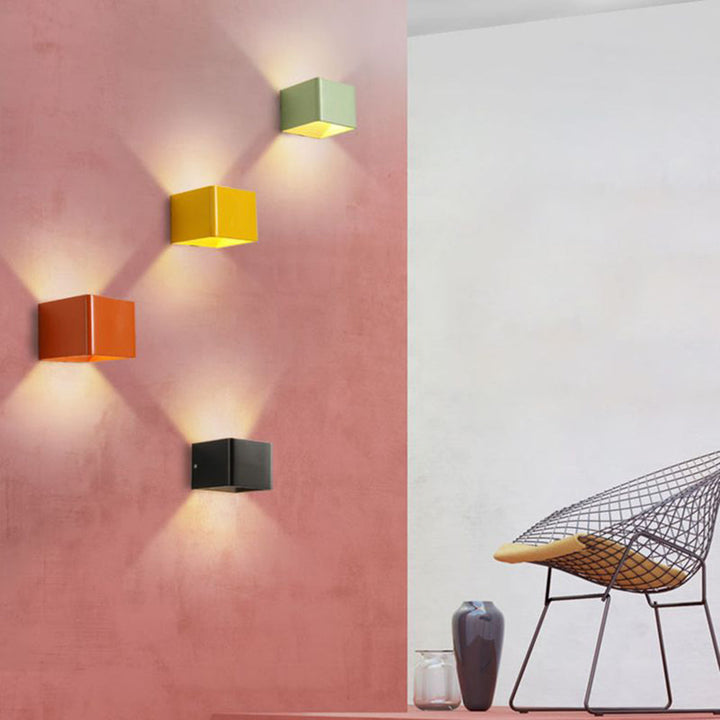 LumiBox - Firkantet LED Vegglampe | Modern Design i Svart, Hvit og Grønn for Soverom og Stue | Skanto