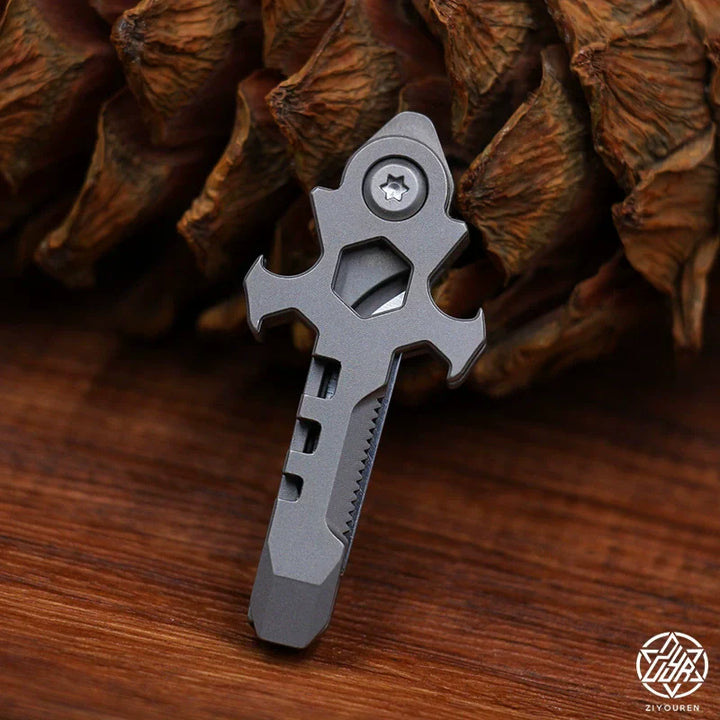 Skanto | Titanium Multi-Verktøy Nøkkelring: Mini EDC Gadget med Korkåpner & Boks Cutter