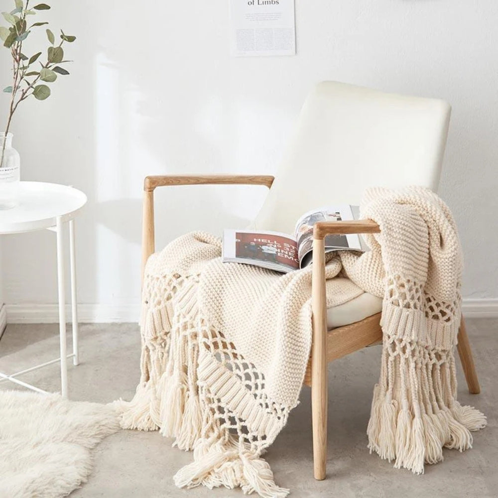Skanto | Snug Knit Woven Tassel Blanket