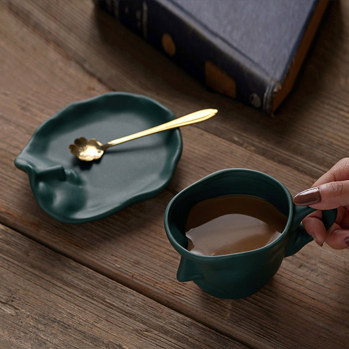 Skanto | Metal Touching Face Creative Ceramic Kiss Kaffekopp, Kunstnerisk Vibe Krus & Tallerken Sett