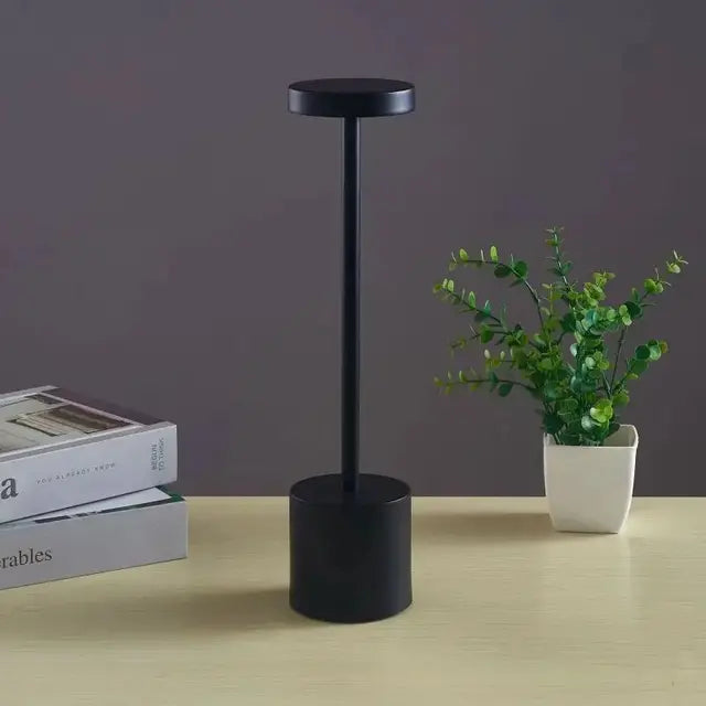 NoirElegance - Moderne Svart LED Bordlampe Skanto