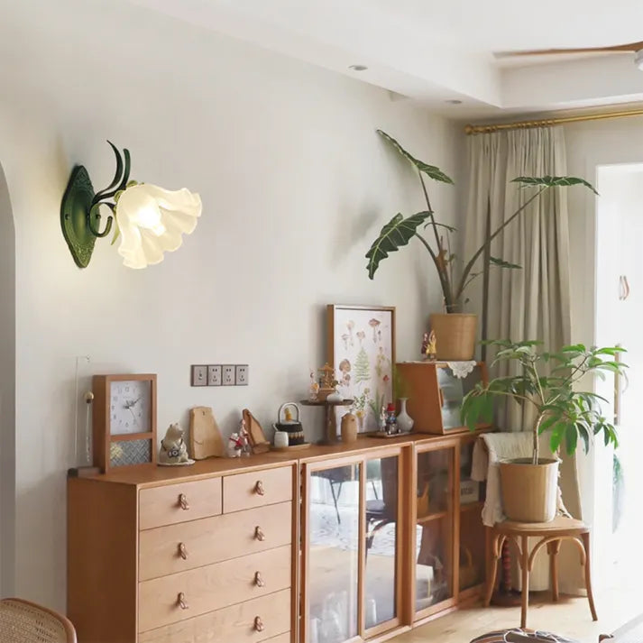 Skanto | Stylish LED Vegglampe med Blomstermønster Kombinasjon av Natur og Eleganse