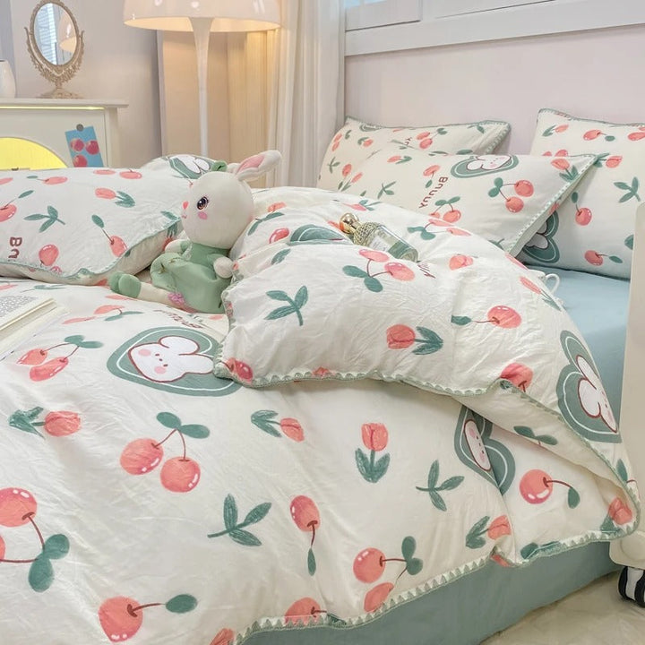 Skanto | Blossom & Berry Drøm Sengetøy Sett 4pcs Blomster Dynebeskytter