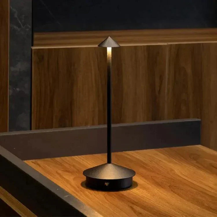 Skanto | BeamLuxe - Elegant Trådløs Bordlampe