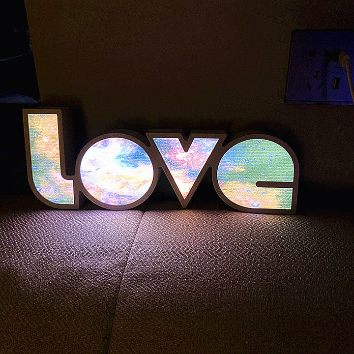 Skanto | Modern Art Deco vanntett PS LOVE bokstaver LED bordlampe for soverommet