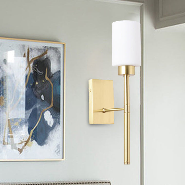 Opal Glass Tube Sconce Modernist 1 Pære Veggbelysning Armatur i Messing med Metall Blyantarm | Skanto