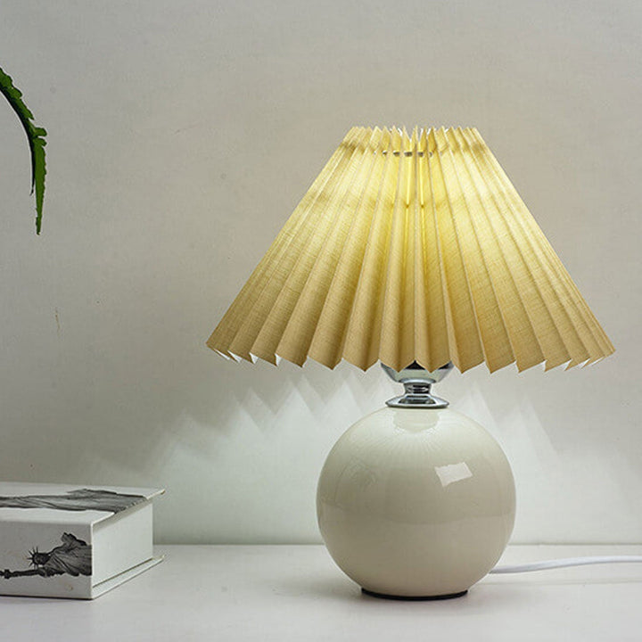 Skanto | Nordisk minimalistisk 1-lampe bordlampe laget av keramikk med folder