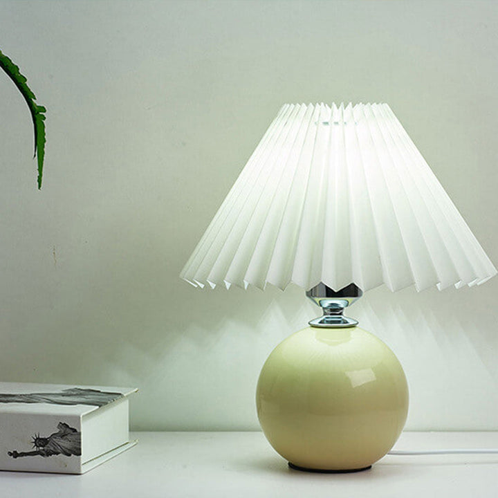 Skanto | Nordisk minimalistisk 1-lampe bordlampe laget av keramikk med folder