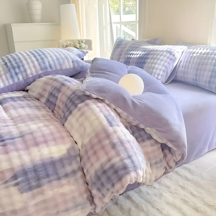 Koselig sengetøysett i plysj – varmt og mykt for høst og vinter | ReversiSkantoe-design laget av kaninpels og melkefløyel