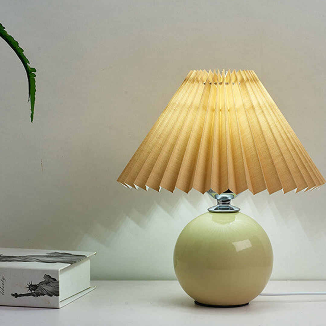 Skanto | Nordisk minimalistisk 1-lampe bordlampe laget av keramikk med folder
