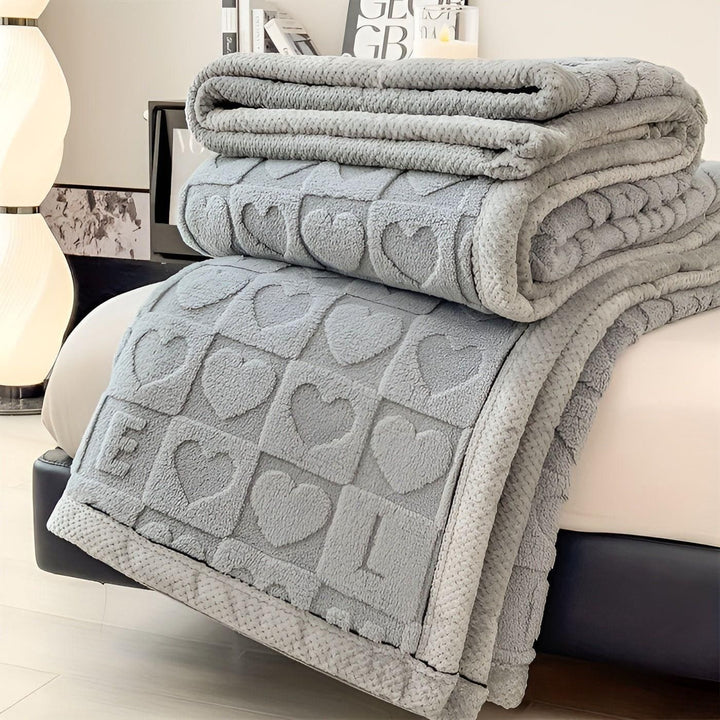 CoralDream Teppe - Varm Fleece Vinterteppe med Dobbeltsidig Hjerte- og Bokstavdesign | Skanto